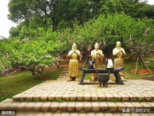 《三国演义》中，水镜先生是怎样的一个人？有人说水镜先生深不可测，是这样吗？