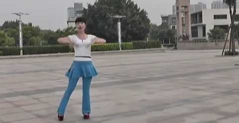 广场舞泉水叮咚响分解动作