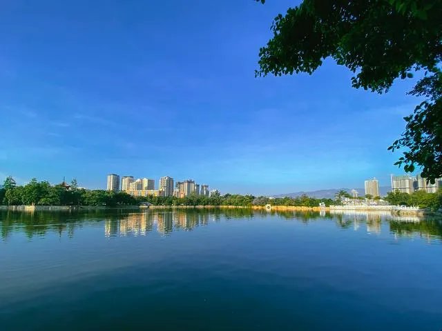 云南红河州蒙自市有什么值得推荐的旅游景区吗？