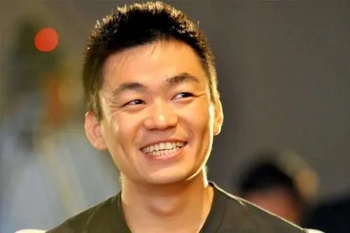 王宝强堂弟晒豪车当导演，你觉得他是怎样一个人？