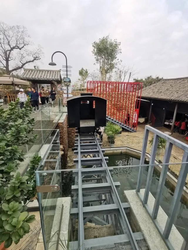 云南红河州蒙自市有什么值得推荐的旅游景区吗?