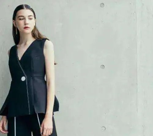 女模特走秀时死亡经历了什么   模特璀璨人生竟然穷困潦倒