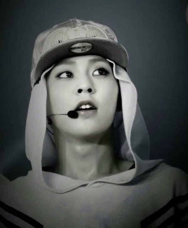 exo里面唯一一个单眼皮成员是谁