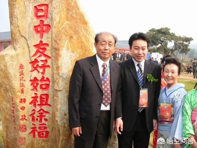 日本天皇为何现在退位?