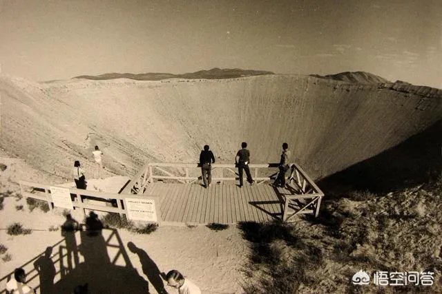 原子弹能炸出多深的坑？