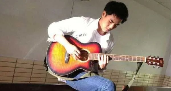 柯有伦在娱乐圈有什么样的人物背景?