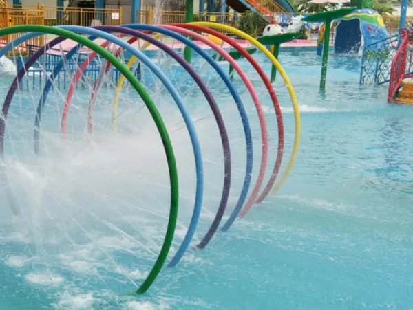 村书记花百万建水上乐园，会给村民带来什么好处？