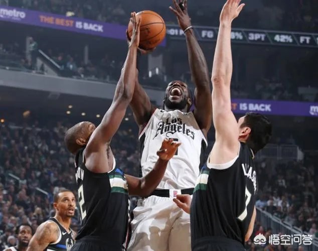 湖人大胜开拓者收获三连胜，而快船被雄鹿狂虐，如何评价？