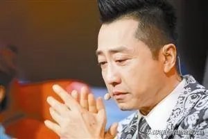 在9月6日的《中国好声音》冠军争夺战中，李荣浩当场指出自己的两位学员的错误，你怎么看？