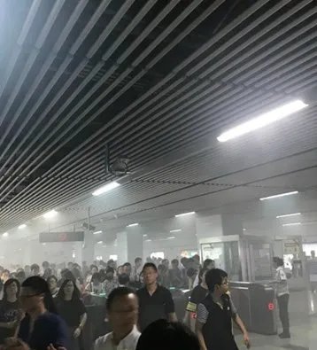 上海地铁突冒浓烟的原因是什么?
