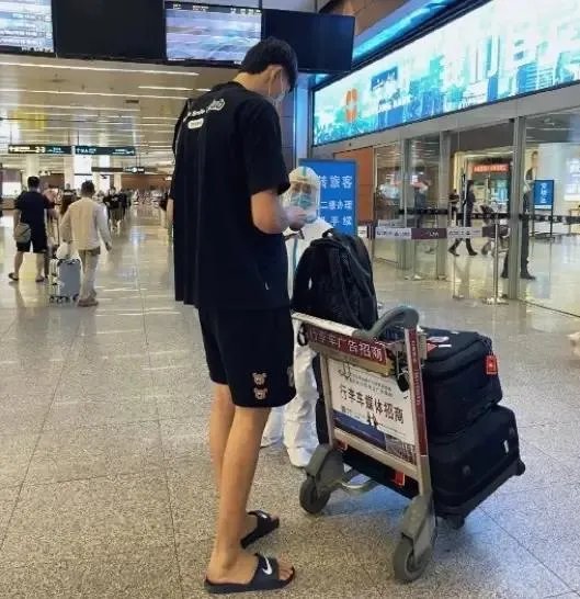 周琦到底应该不应该和新疆签约？