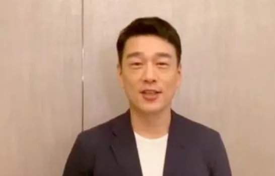 王耀庆为虞书欣打call，虞书欣为什么管王耀庆叫舅舅？