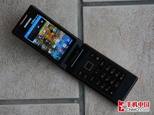 双3.3寸炫屏Android 2.2 三星W899评测