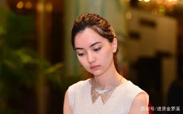 台湾天才围棋仙女黑嘉嘉，为何选择涉足娱乐圈？