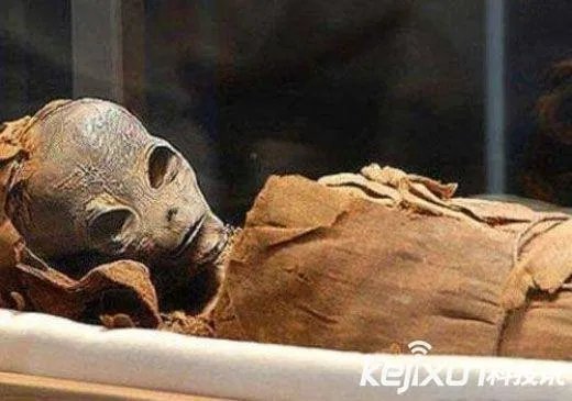 埃及金字塔中真的发现外星人木乃伊吗？