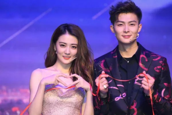 胡冰卿方否认恋情，牵手、接吻、拥抱都做了，只是好朋友？