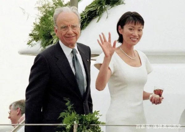 那个离婚分得百亿家产的邓文迪，如今过得怎么样了？