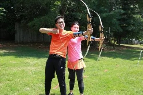 邓亚萍问郭晶晶嫁入豪门有没有压力，本人说没有，会不会只是场面话？