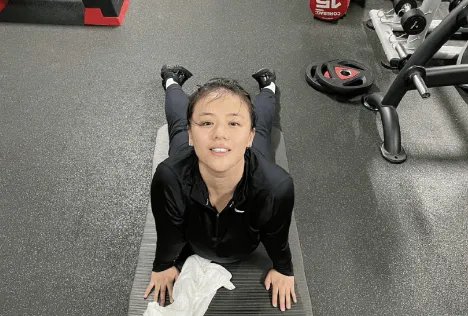 马思纯空降粉丝群，否认没事业心恋爱脑，称过去一年在治疗抑郁症，咋看？