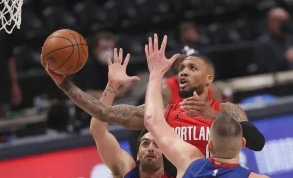 开拓者成功战胜掘金，双方的比赛中有什么亮点？