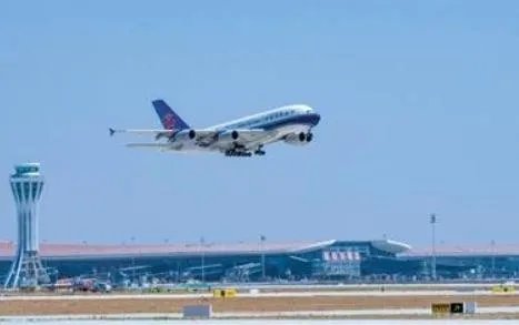 北京两大机场航班取消超400架次，主要是受到什么的影响呢？