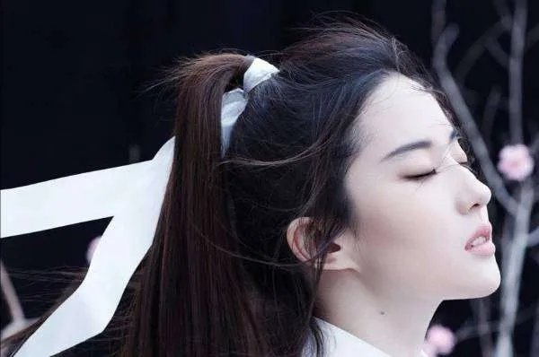 迪士尼的真人花木兰刘亦菲的妆容是唐朝的妆容吗？