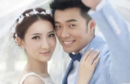 陈赫前妻许婧晒性感旅行照，这些年她过的好不好？