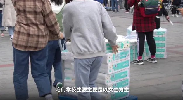 高校连续27年为女生发卫生纸，学校这么做的理由是什么？