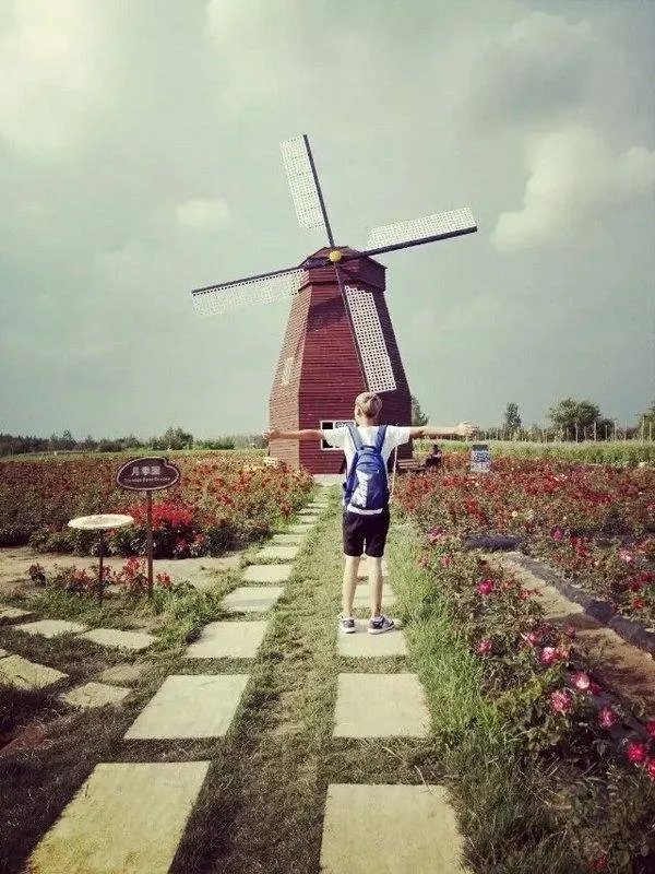 谁有比较适合男生的qq聊天背景?