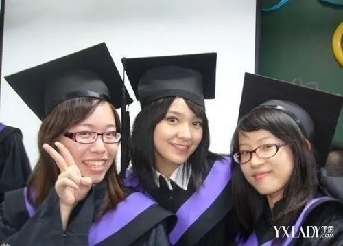 曝郭采洁大学毕业照清新女神还是杀马特？