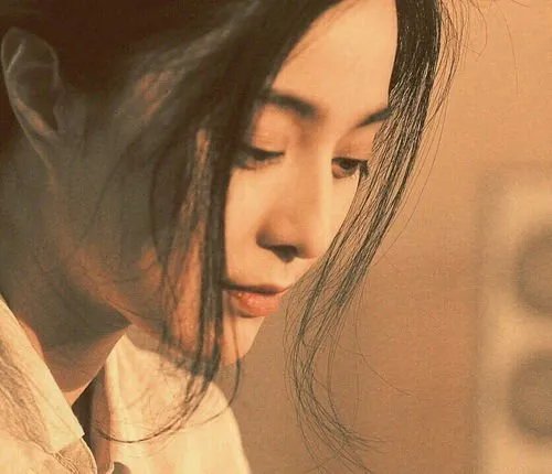 范冰冰突然发文努力坚强的活着，是否是想借此卖惨蹭热度？