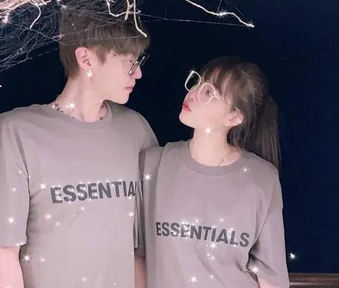 赵本山女儿球球以恋情赚流量，是为卖货铺路吗？