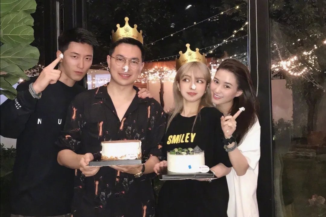 窦骁何超莲戴情侣手链，是在秀恩爱还是在为周扬青庆生？