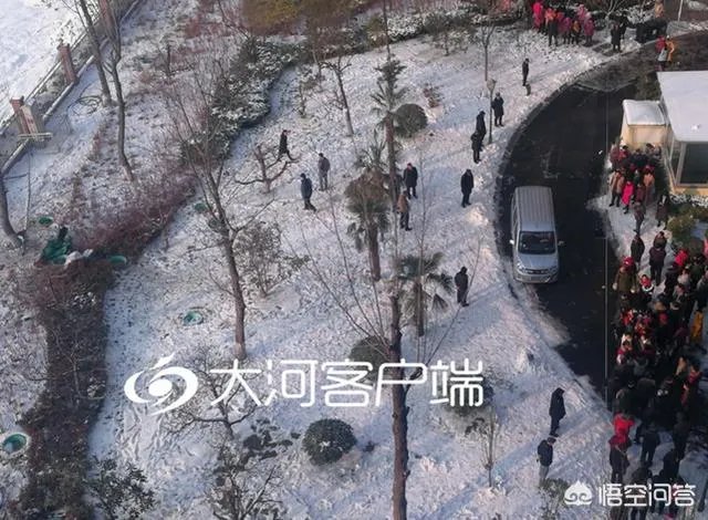郑州孩子掉入窨井，奶奶施救不幸身亡，遇到这样的事情我们应该怎么办？