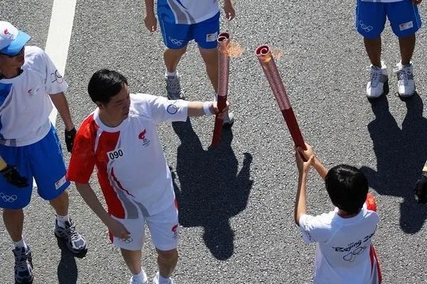 东京奥运火炬传递仪式马上就要到来，传递火炬最早起源于什么时候？