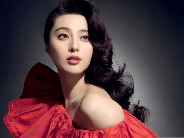 终于瞒不住了，范冰冰与范丞丞的关系曝光，这次不喊弟弟了，喊的是什么？