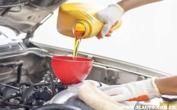 福克斯1.8加几升机油,经典福克斯1.8发动机加什么机油最好