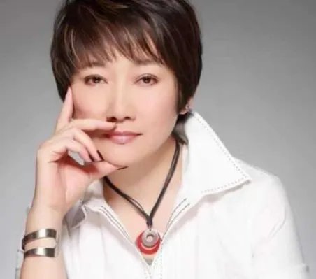 因拒绝生孩子被王刚抛弃的成方圆，后来是怎样报复的？