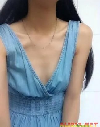 微博平胸大赛走红 盘点那些可爱的平胸女星