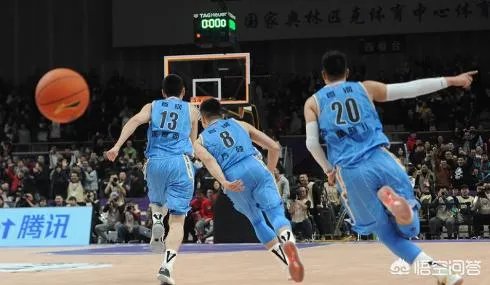 北控遭绝杀后，场边的杨毅难掩失落！他不是解说员吗？为什么不保持中立的态度呢？