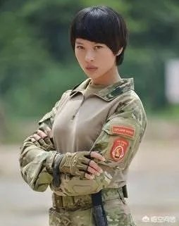 特总兵之，火凤凰的教导员是谁？