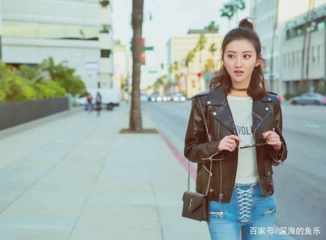 成龙不敢碰她，甄子丹想搂没搂到，王思聪不敢撕，却被任嘉伦吻了，她是谁？