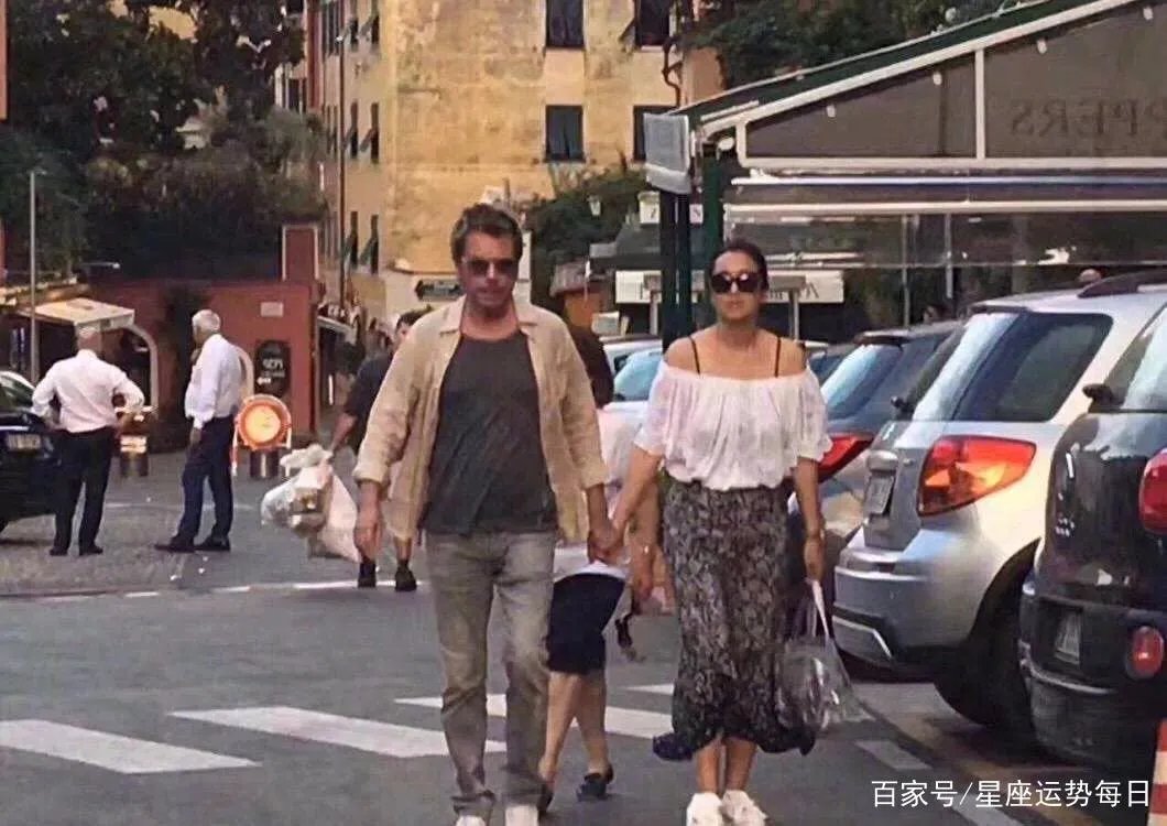 素颜现身街头的巩俐，是什么样的状态？