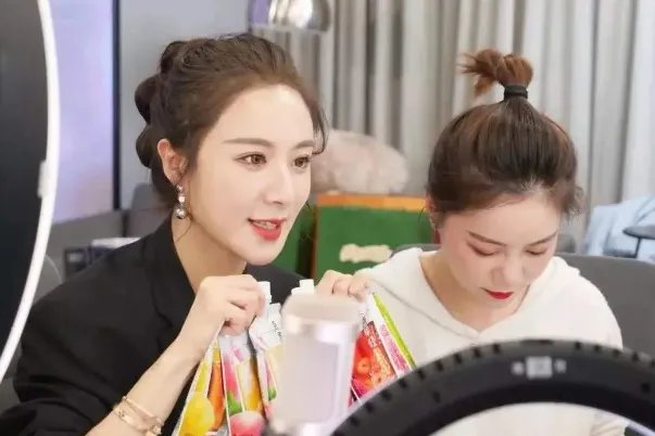 2020中国十大网红排行榜：李佳琦上榜，第一火爆海外