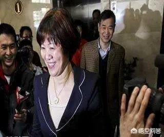 郎平虽然是女排球皇，但平常待人完全没有什么架子吗？