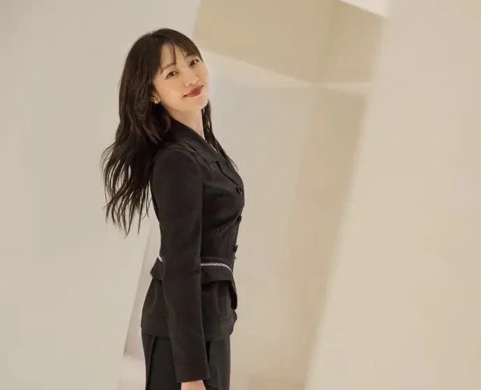 如何看待白百何一直帮助熊顿的父母这件事？