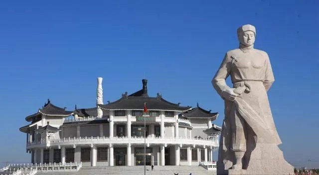 天津欢乐谷和北京欢乐谷哪个好玩？