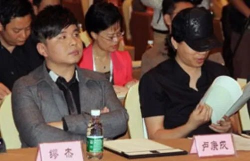 前卫设计主动降噪 魔声录音室售2550元