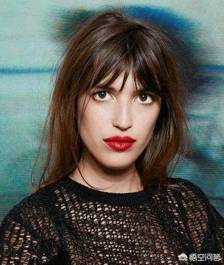 像谭松韵一样的圆脸妹子，留什么样的发型才时髦？
