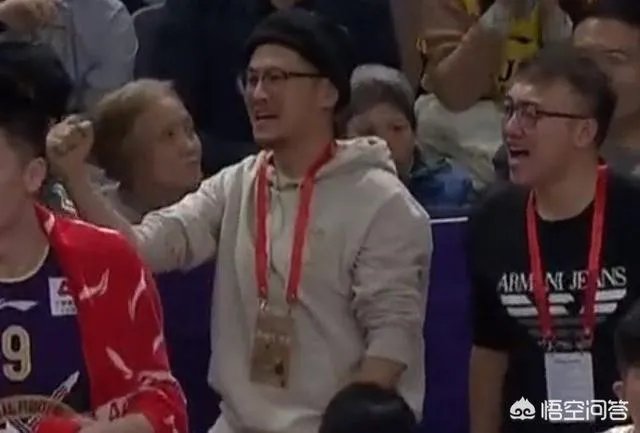 北控遭绝杀后，场边的杨毅难掩失落！他不是解说员吗？为什么不保持中立的态度呢？